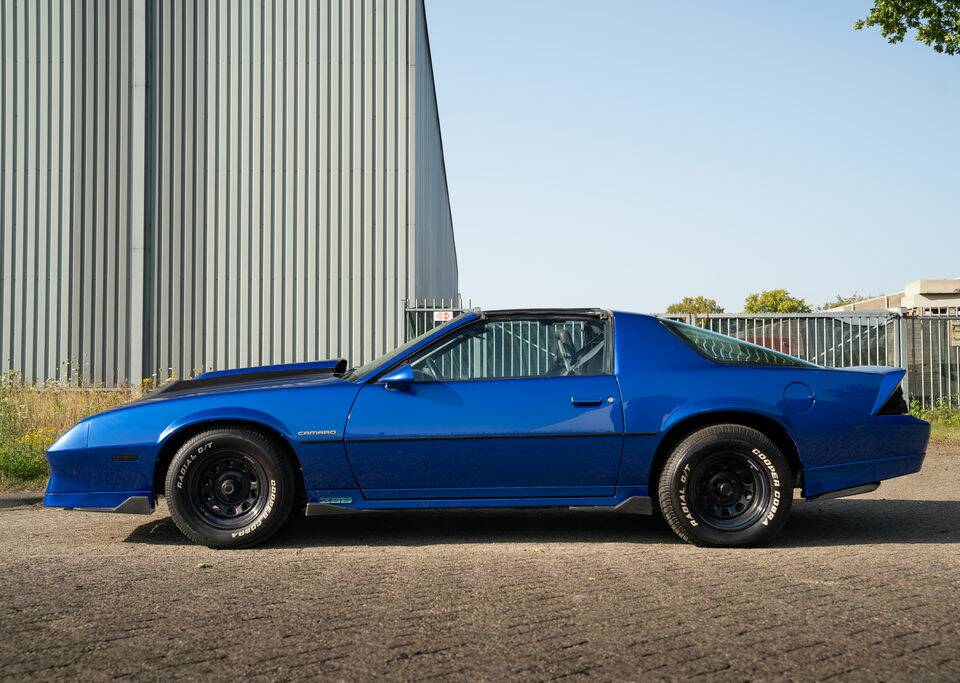Bild 6/8 von Chevrolet Camaro Berlinetta (1984)