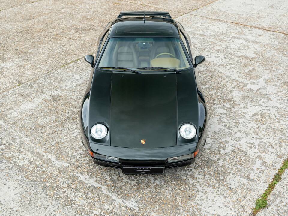 Image 6/30 of Porsche 928 GTS (1993)