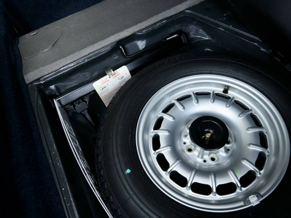 Bild 26/50 von Mercedes-Benz 380 SEL (1983)