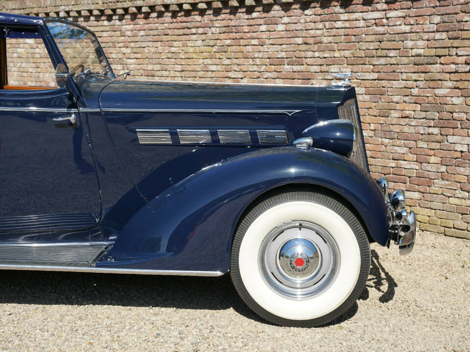 Image 36/50 of Packard eight (1937)