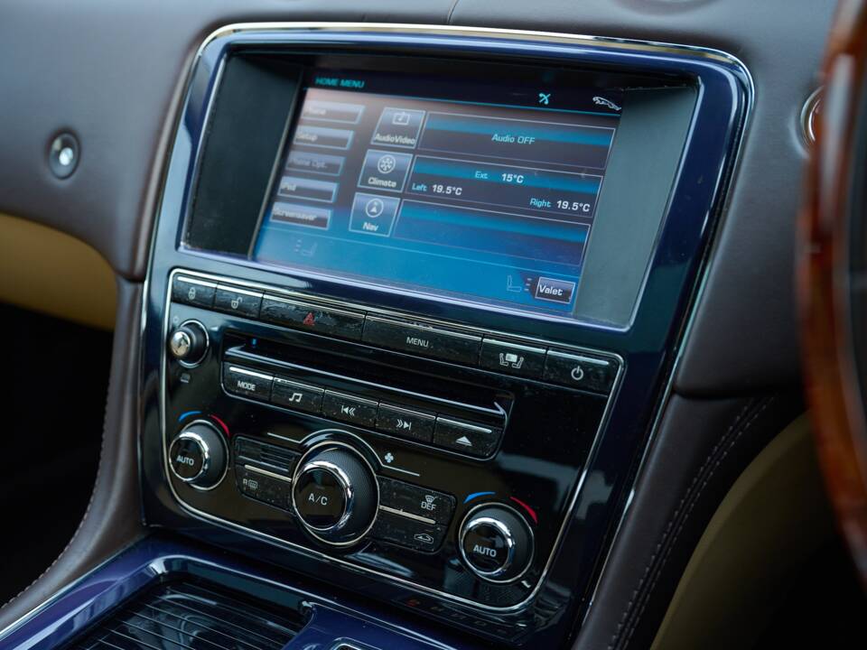 Bild 37/50 von Jaguar XJ 5.0 (2011)