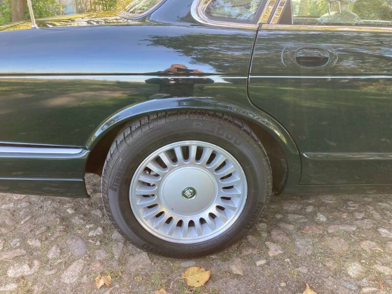 Image 10/76 of Jaguar XJ12 6.0 (1995)