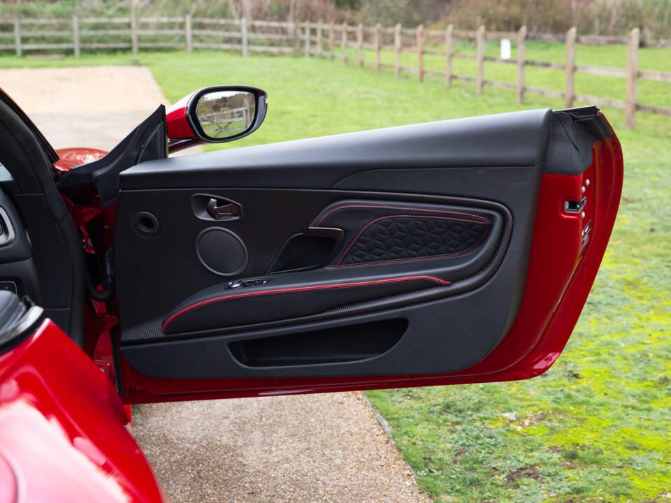 Immagine 68/84 di Aston Martin DBS 770 Ultimate Volante (2023)