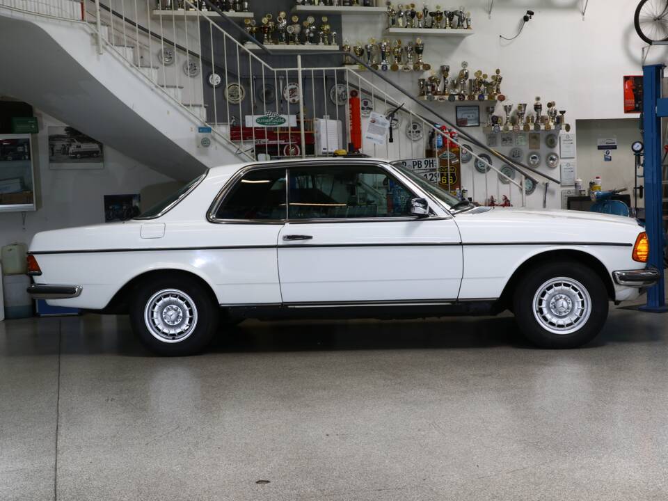 Image 3/25 of Mercedes-Benz 280 CE (1977)