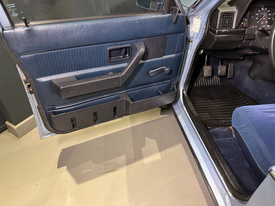 Image 24/63 of Volvo 244 (1981)