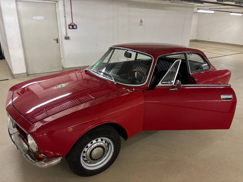 Afbeelding 4/33 van Alfa Romeo Giulia 1600 GT Junior (1972)