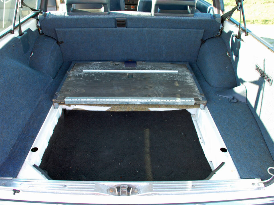 Image 26/45 of Volvo 245 GL (1991)