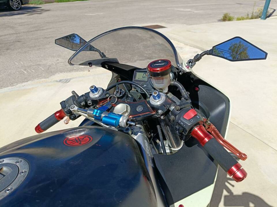 Image 13/47 of Yamaha DUMMY (2000)