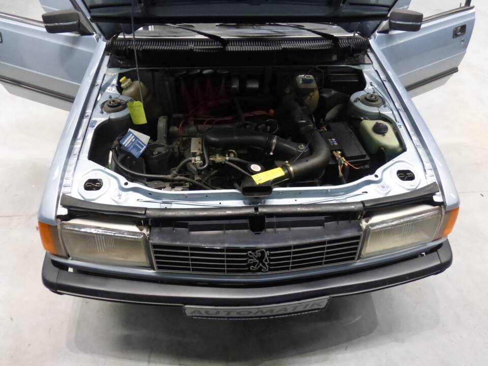 Bild 20/24 von Peugeot 305 (1986)