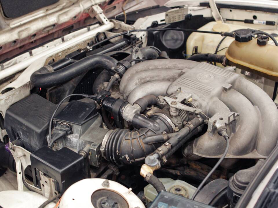 Image 36/38 of BMW 325i (1986)