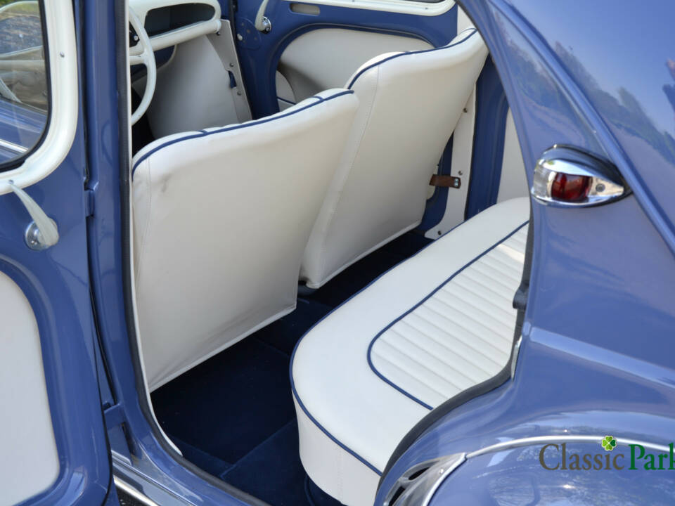Image 35/50 of Renault 4 CV Décapotable (1954)