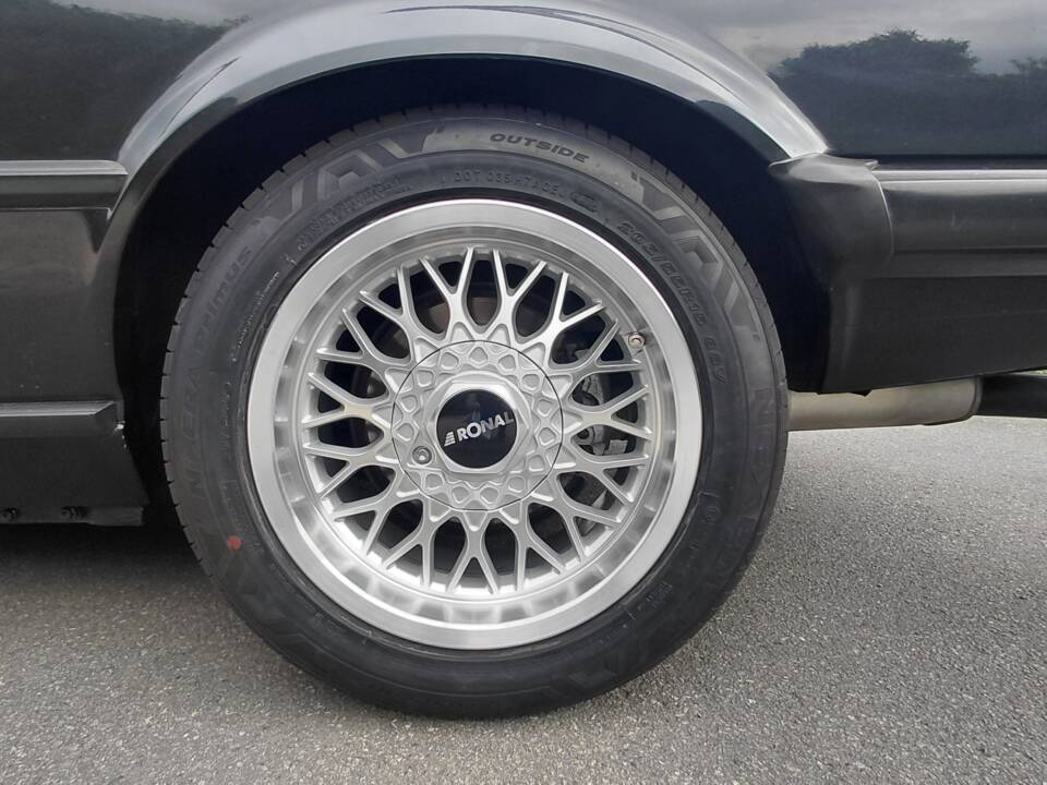 Immagine 47/53 di BMW 320i (1989)