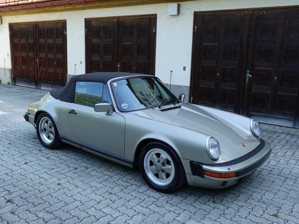 Image 3/40 of Porsche 911 Carrera 3.2 (1986)