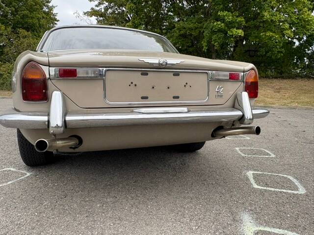 Bild 10/40 von Jaguar XJ 6 4.2 (1971)