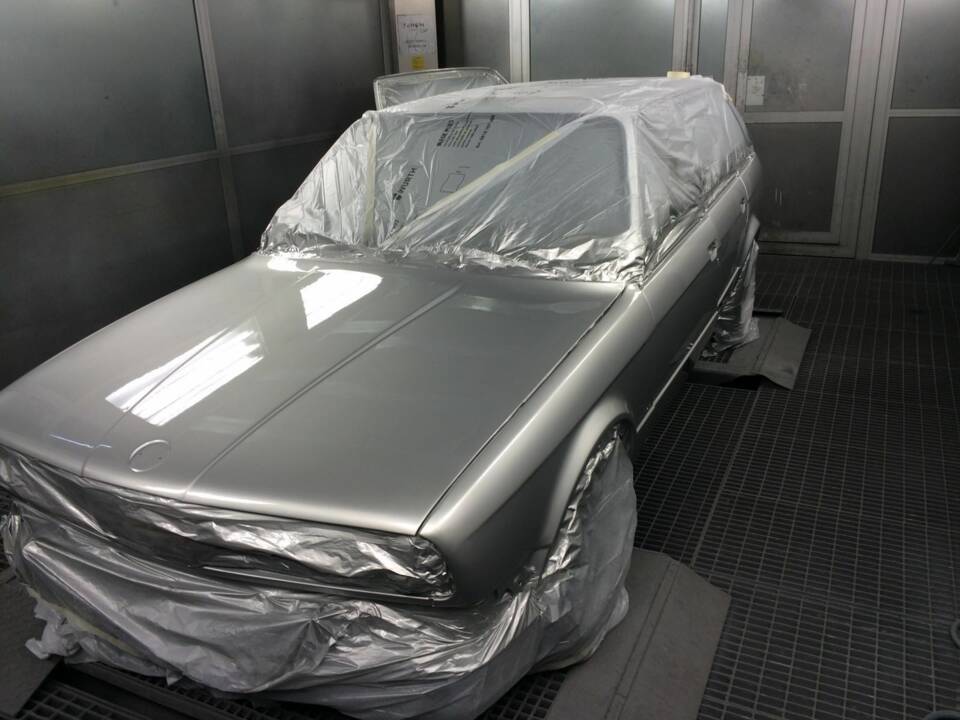 Immagine 43/50 di BMW 325i Touring (1992)