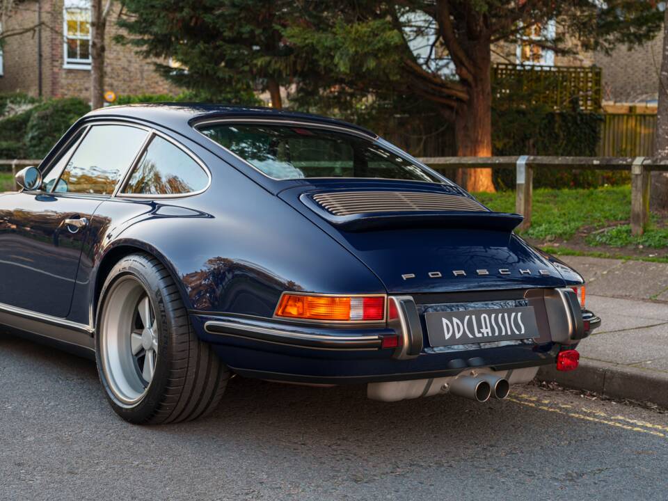 Image 13/34 of Porsche 911 Singer (2023)