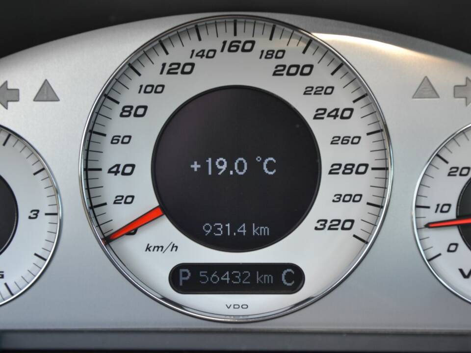 Imagen 35/100 de Mercedes-Benz E 55 AMG (2003)