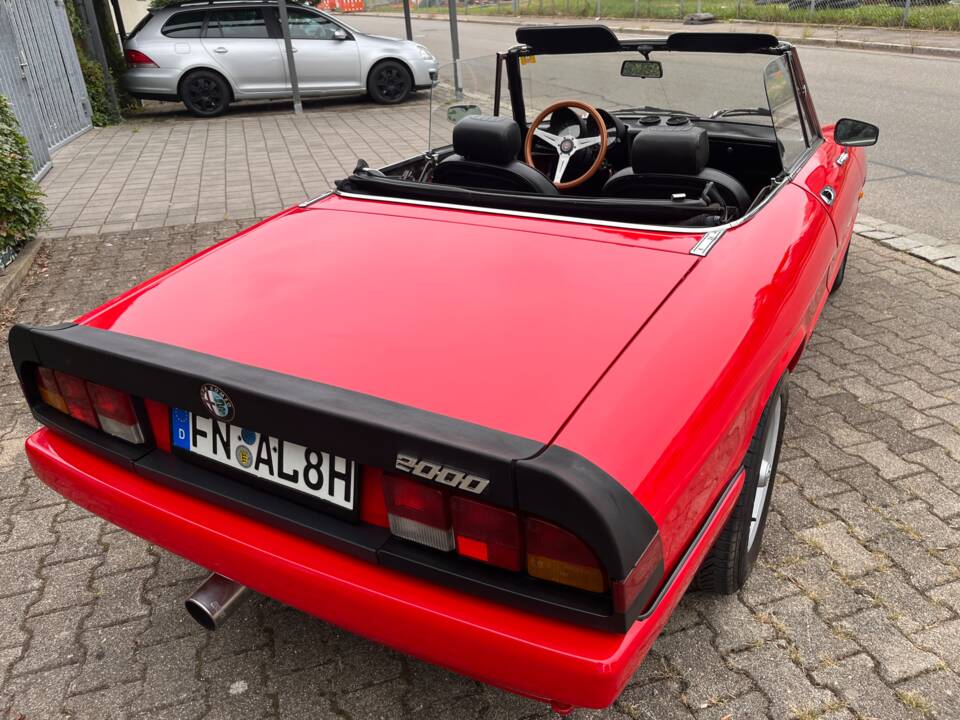 Image 18/37 of Alfa Romeo 1.6 Spider (1984)