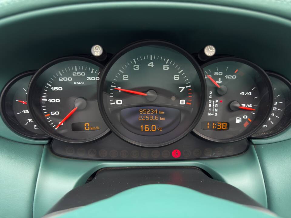 Image 14/23 de Porsche 911 Carrera (2002)
