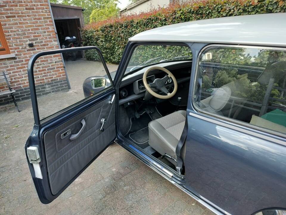 Image 2/8 of Mini 1000 (1989)