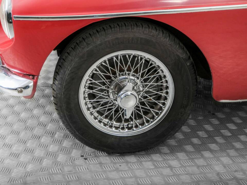Image 23/50 of MG MGB GT (1967)