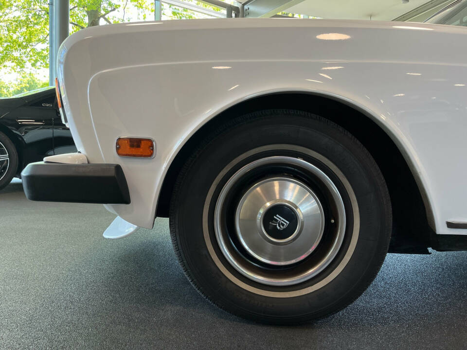 Image 13/23 of Rolls-Royce Corniche I (1984)