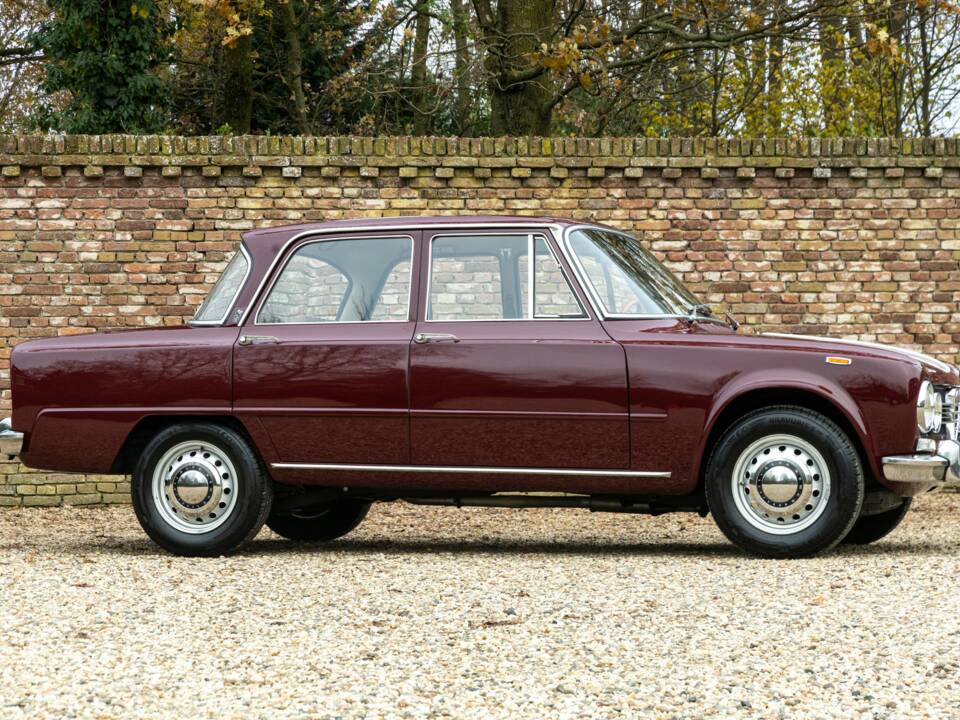 Imagen 29/50 de Alfa Romeo Giulia Nuova Super 1600 (1971)