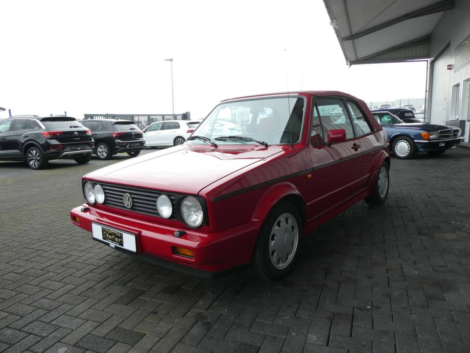 Bild 3/23 von Volkswagen Golf I Cabrio 1.8 (1990)