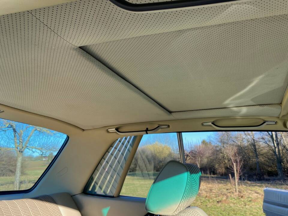 Image 18/20 of Mercedes-Benz 280 SLC (1977)