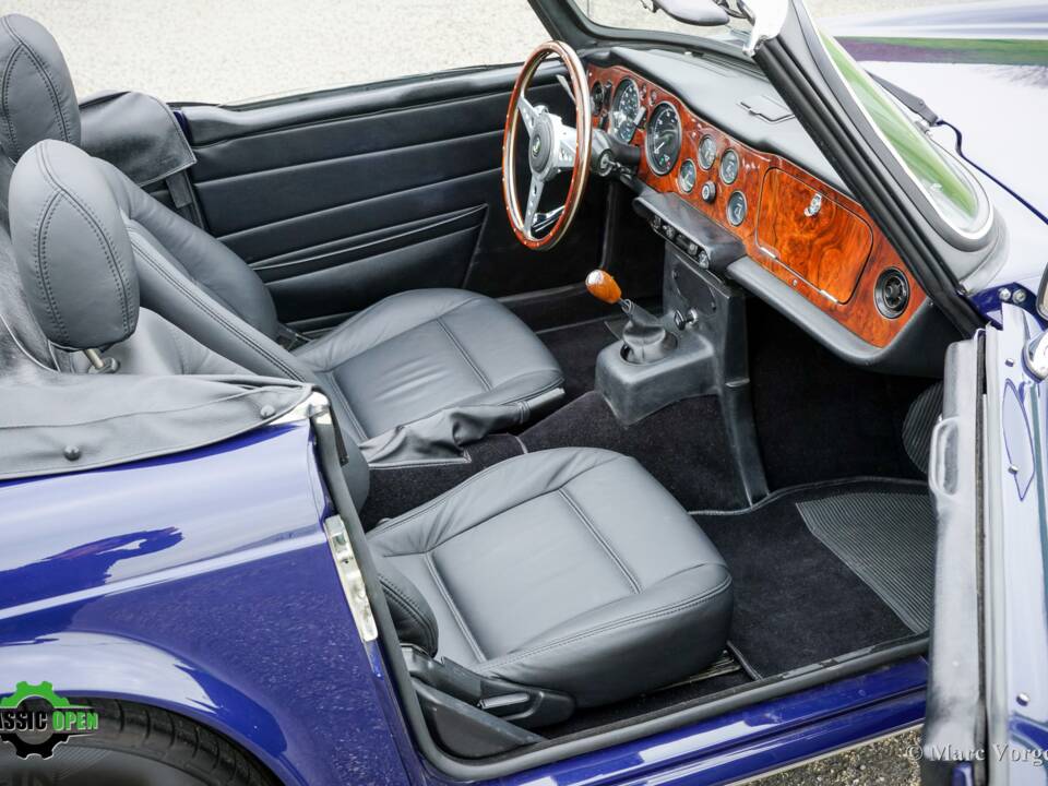 Image 7/42 of Triumph TR 6 PI (1972)