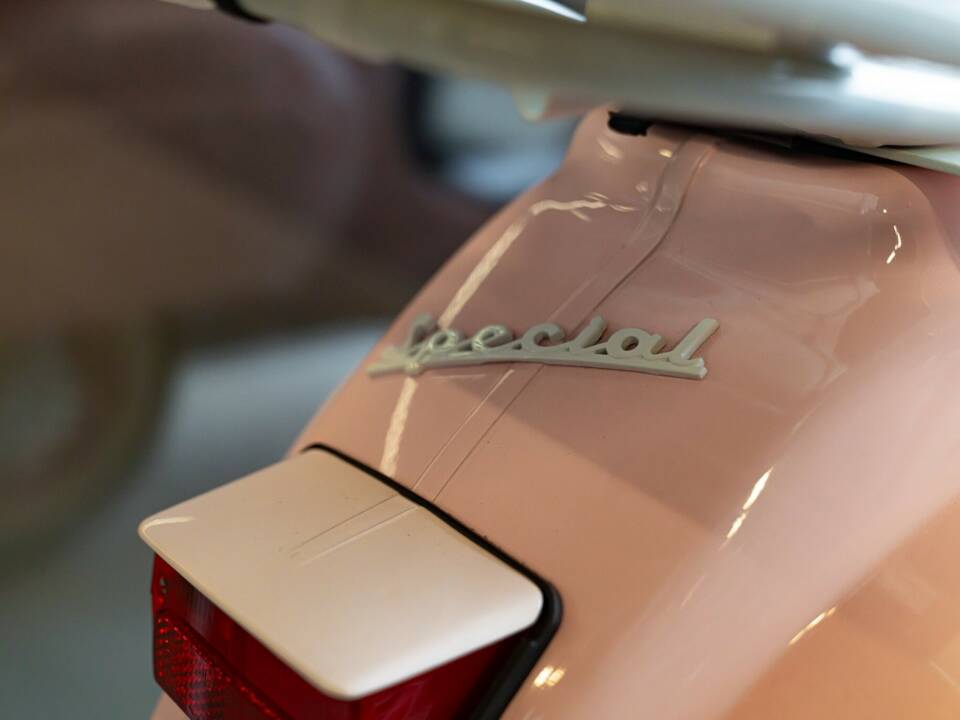 Image 13/31 of Piaggio Vespa 50 Special (1976)