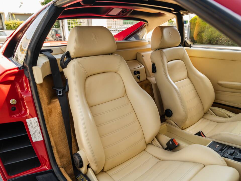 Bild 90/100 von Ferrari F 355 F1 GTS (1998)