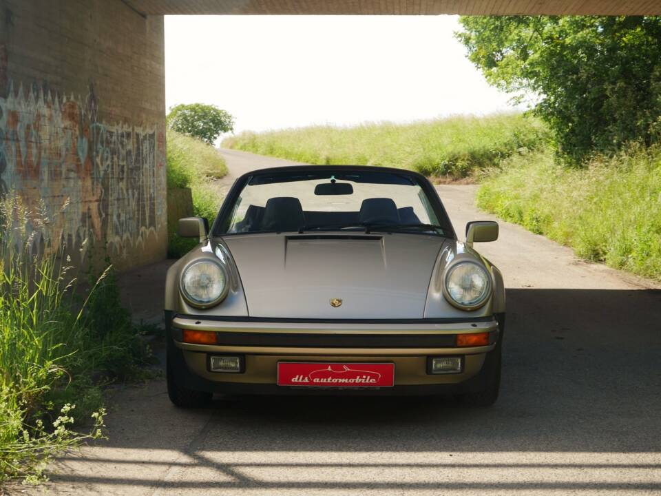 Afbeelding 6/30 van Porsche 911 Carrera 3.2 (WTL) (1988)