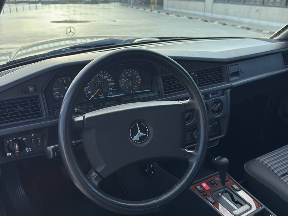 Immagine 17/39 di Mercedes-Benz 190 E 2.6 (1990)