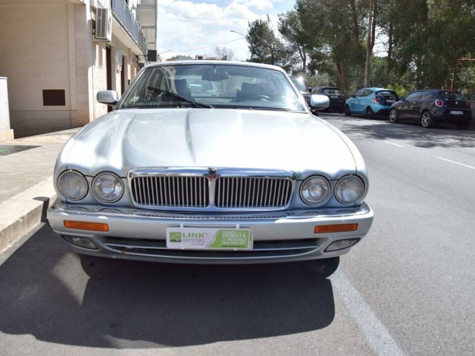 Image 19/33 of Jaguar XJ6 3.2 Executive (1995)