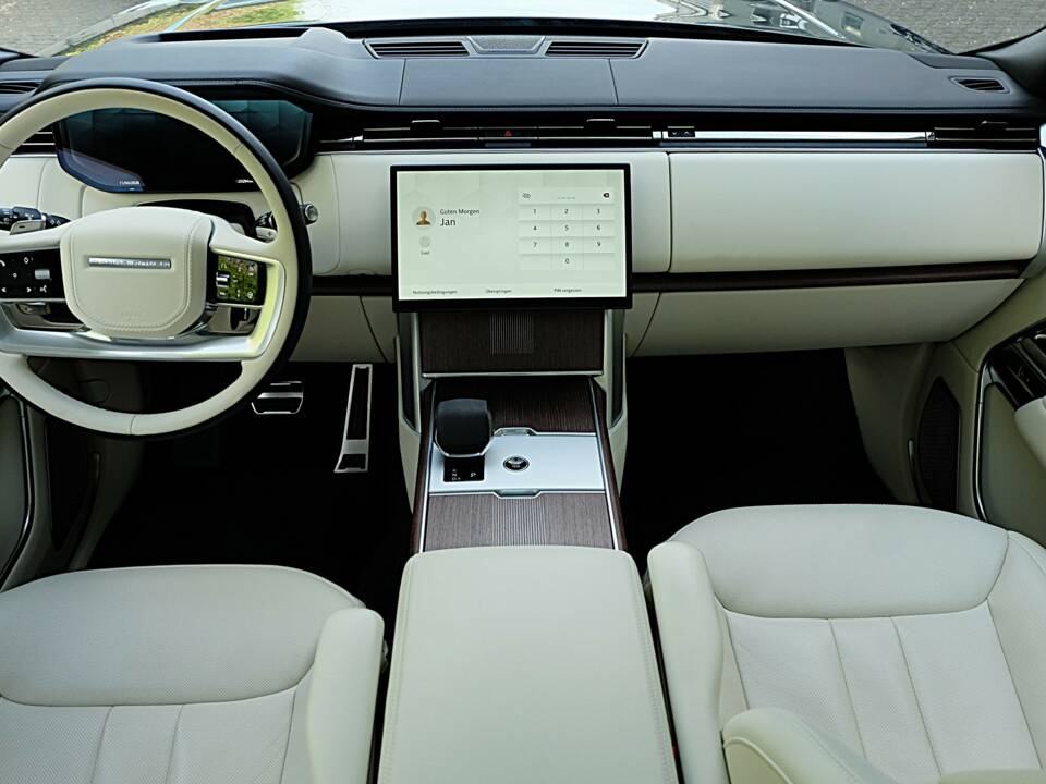 Image 37/61 of Land Rover Range Rover D350 (2025)