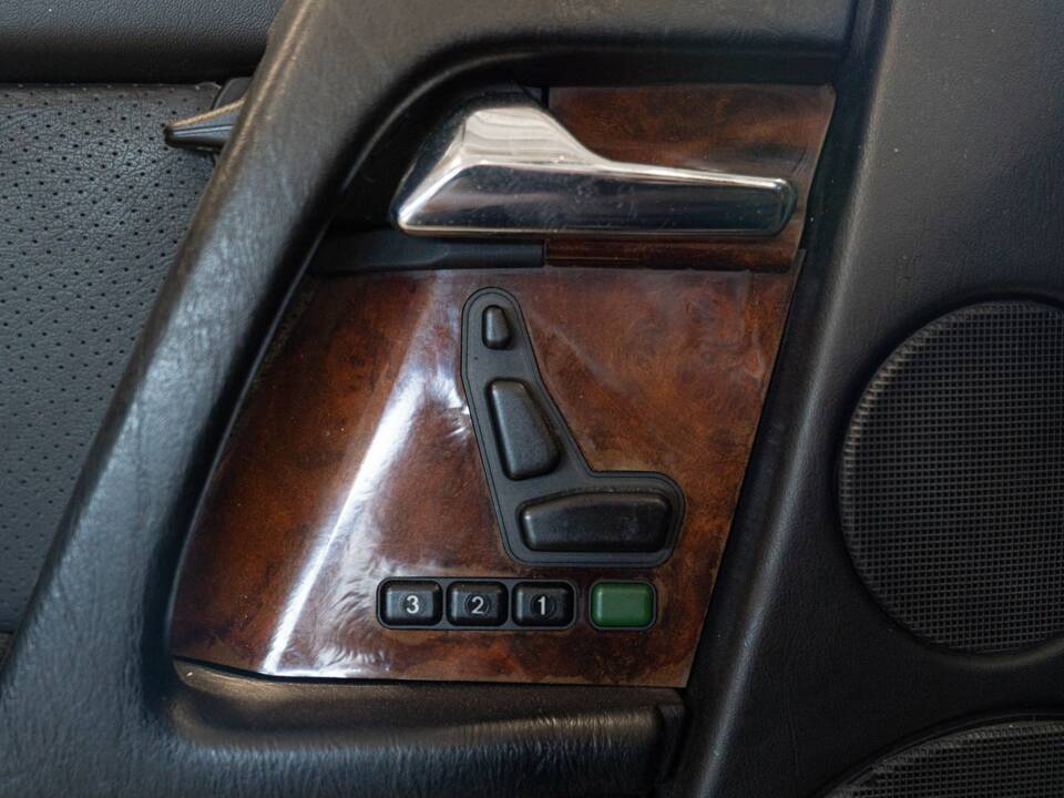 Image 12/14 of Mercedes-Benz 300 SL-24 (1991)