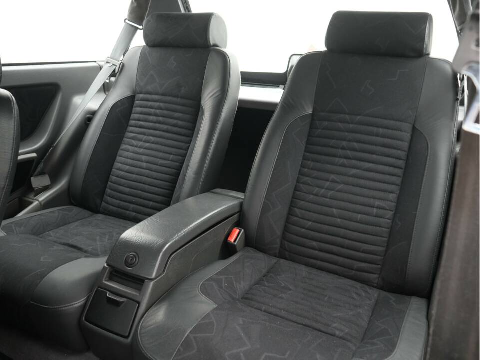 Image 14/42 of Volvo 480 Turbo (1992)