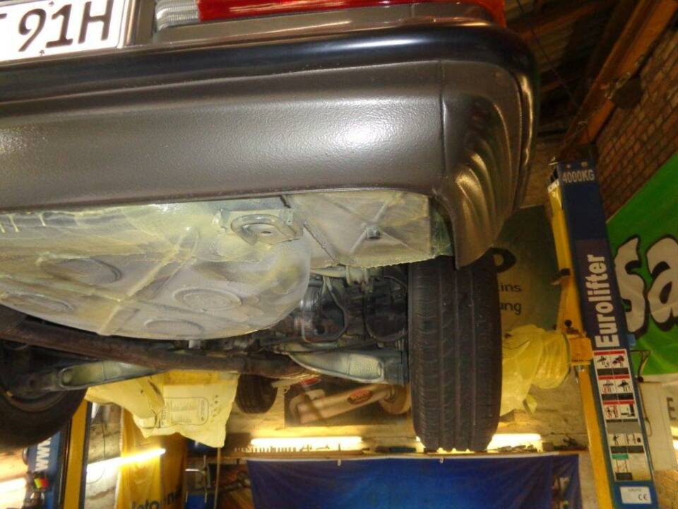 Immagine 48/56 di Mercedes-Benz 500 SL (1985)