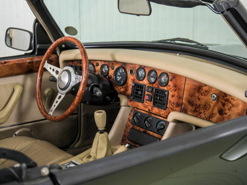 Immagine 35/50 di MG RV8 (1994)