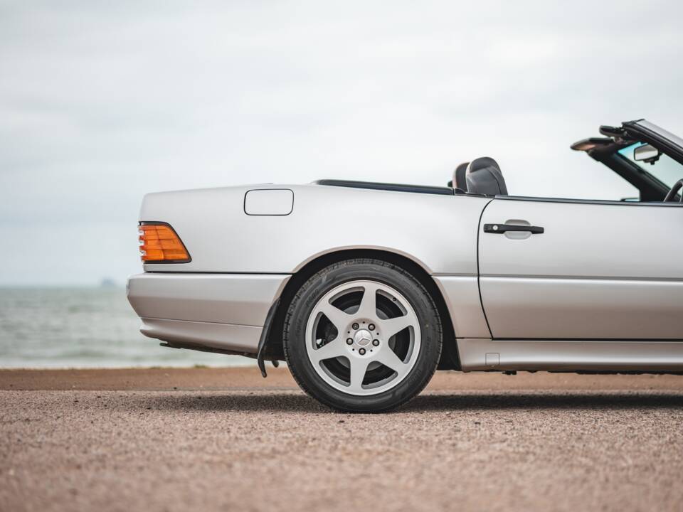 Immagine 20/42 di Mercedes-Benz SL 320 (1995)