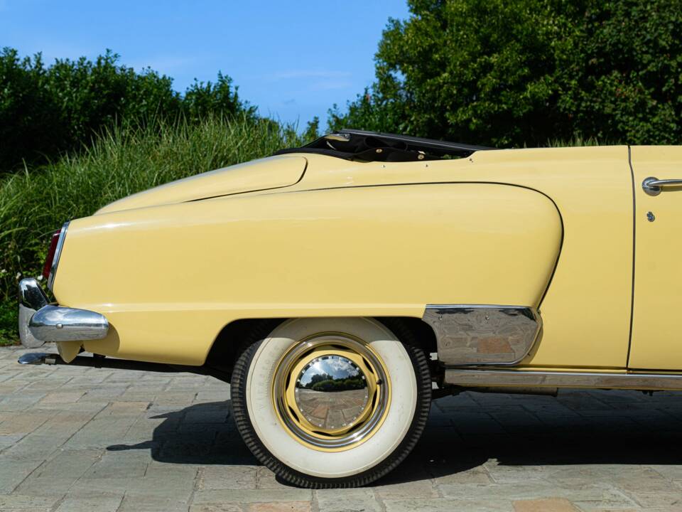 Image 30/50 of Studebaker Champion Regal DeLuxe Convertible (1950)