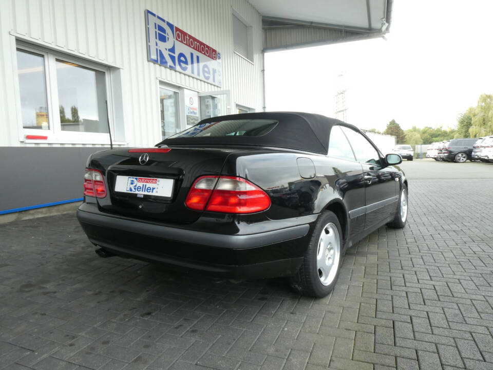 Image 4/16 of Mercedes-Benz CLK 320 (1999)