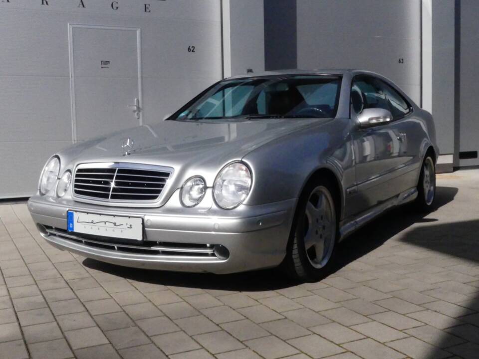 Imagen 3/47 de Mercedes-Benz CLK 55 AMG (2000)