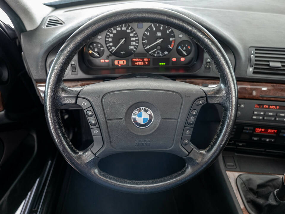 Image 9/21 of BMW 528i (1996)