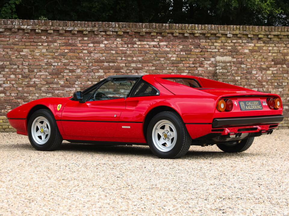 Image 38/50 de Ferrari 308 GTSi (1981)