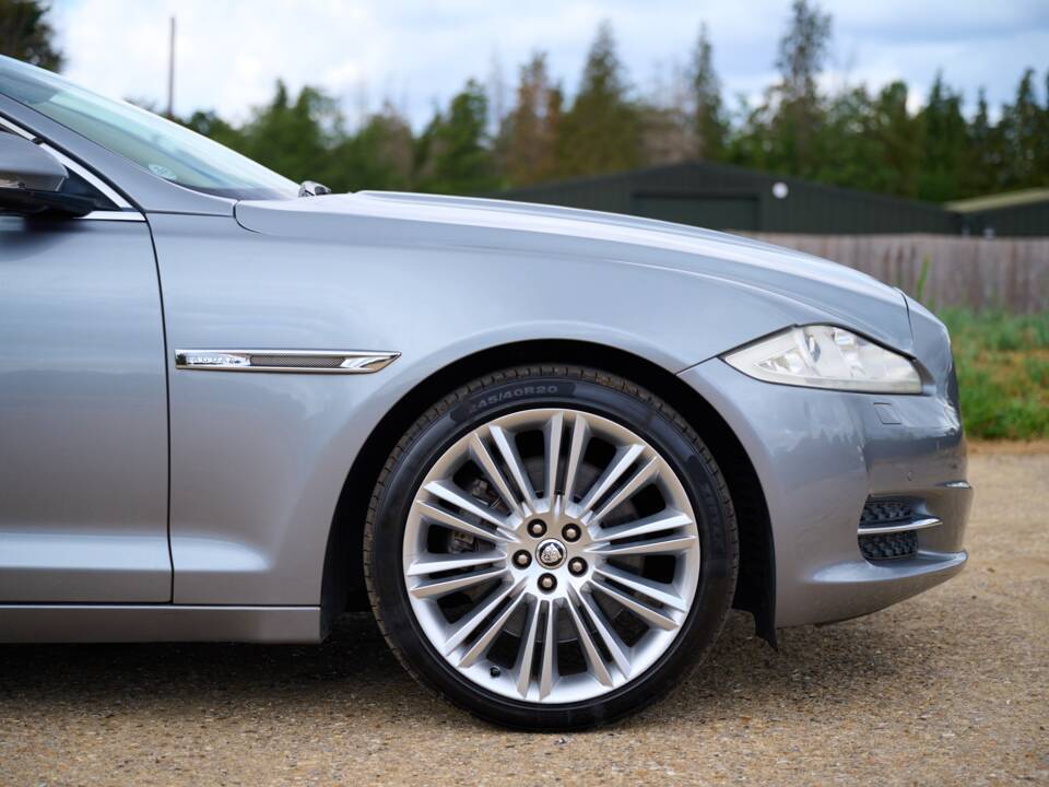 Bild 27/50 von Jaguar XJ 5.0 (2010)