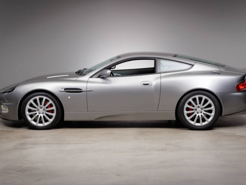 Imagen 4/30 de Aston Martin V12 Vanquish (2001)