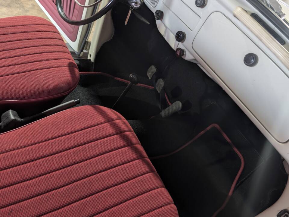 Bild 13/23 von Volkswagen Käfer 1300 (1970)