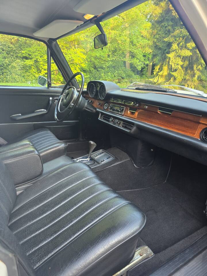 Image 8/62 of Mercedes-Benz 280 SE (1971)